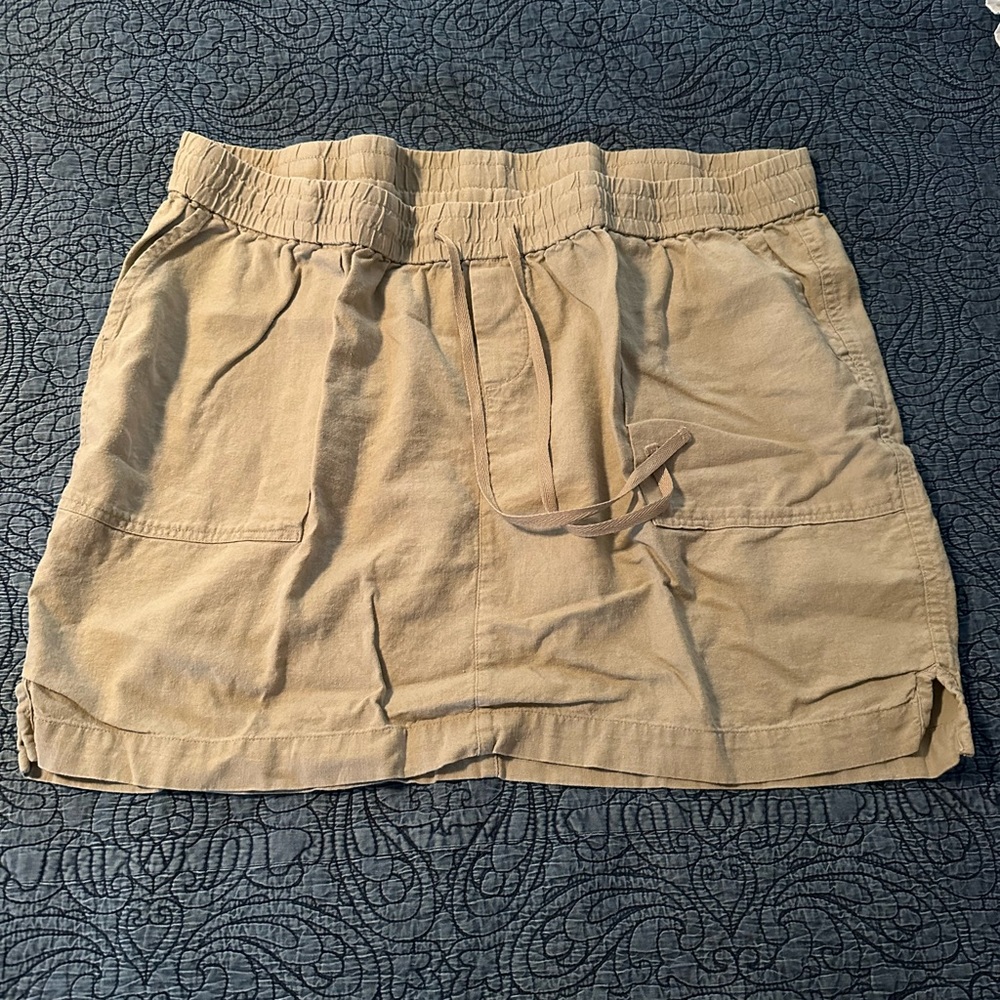 Old Navy Linen pull on skirt. Khaki